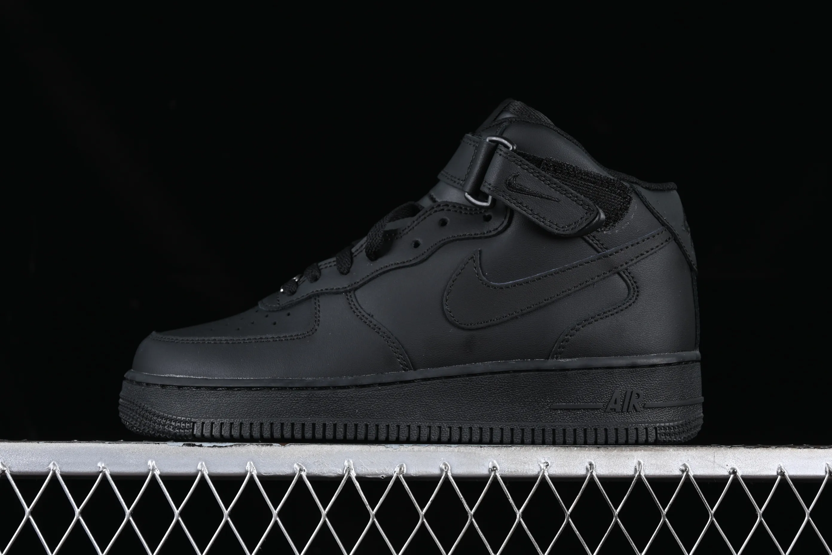 All categories Nk Air Force 1 Air Force series Nk Air Force 1 Mid Air Force mid-top Nk Air Force 1'07 Mid Air Force all-black mid-top casual sneakers 315123-001